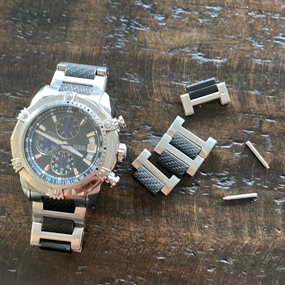 GUESS watch (men’s) model # U18507G2 - Picture 5 of 5